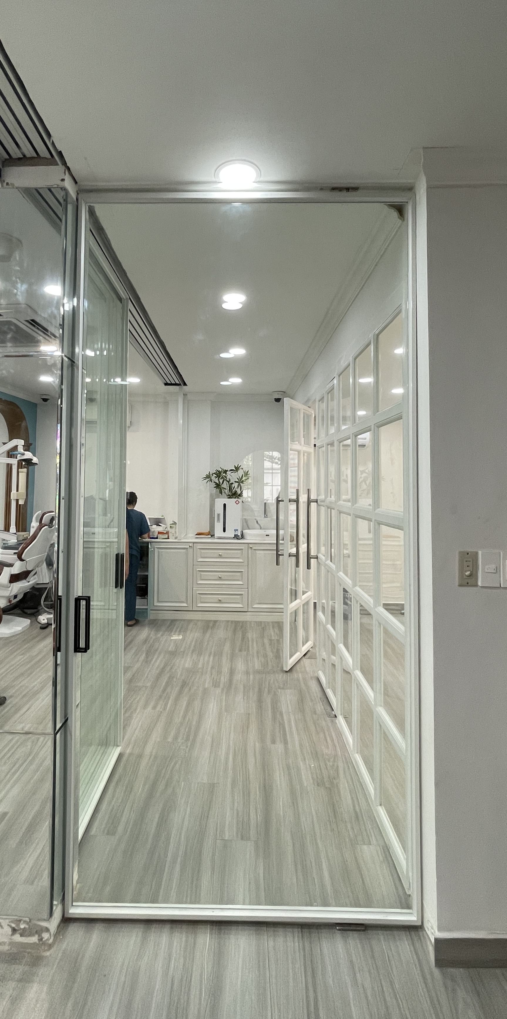 CỬA SLIM MỞ QUAY PATIO - NHẬP KHẨU